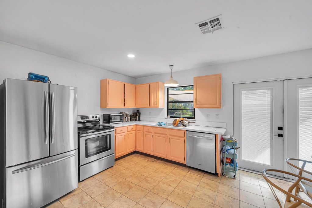 Photo of 5307 Hickory Drive, Fort Pierce, FL 34982 (MLS # R10981307)