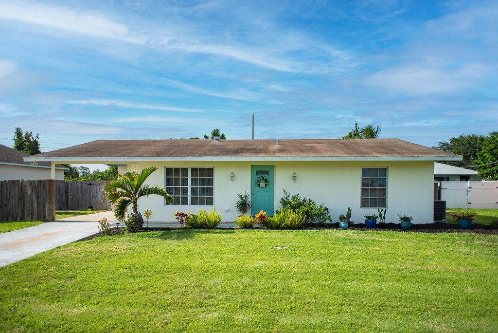 Photo of 1269 SE Petunia Avenue Ave, Port St Lucie, FL 34952 (MLS # R10808869)