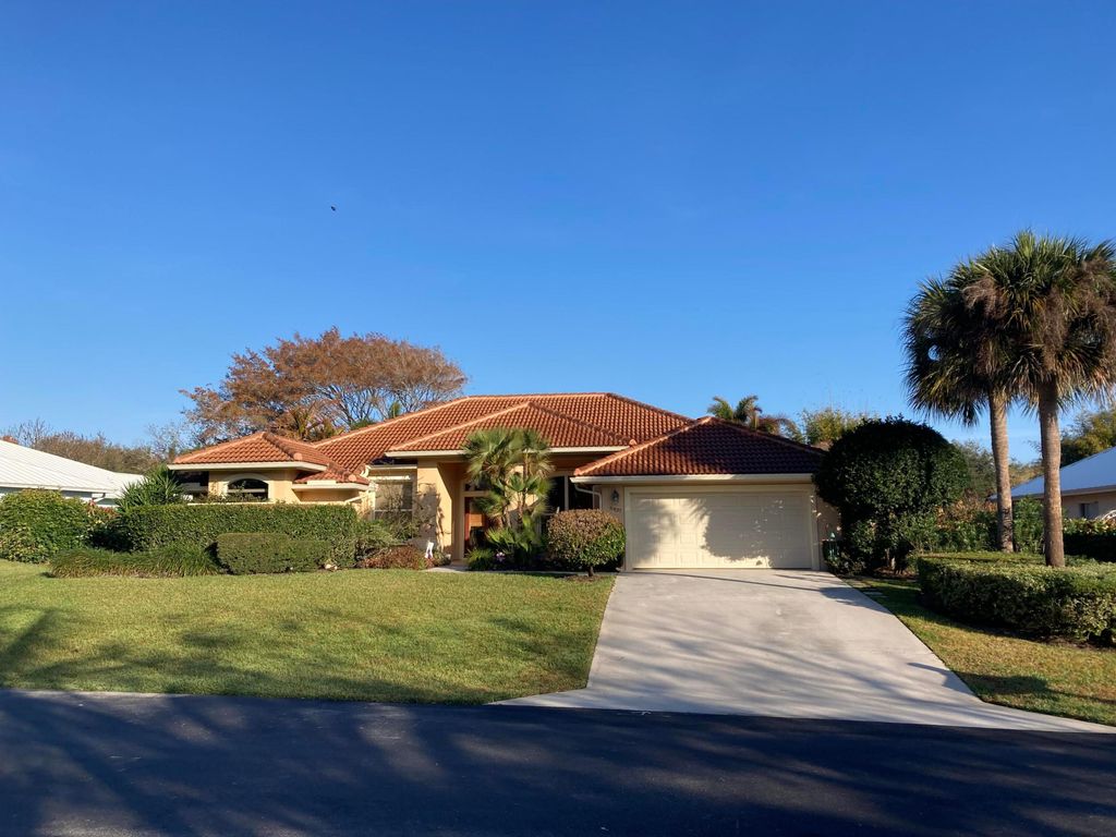 Photo of 8437 SE Woodcrest Place, Hobe Sound, FL 33455 (MLS # R11165355)