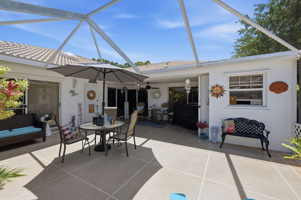 Photo of 2101 Pin Oak Court, Palm Beach Gardens, FL 33410 (MLS # B26019632)