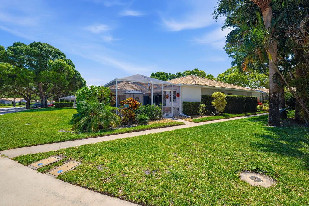 Photo of 2101 Pin Oak Court, Palm Beach Gardens, FL 33410 (MLS # B26019632)