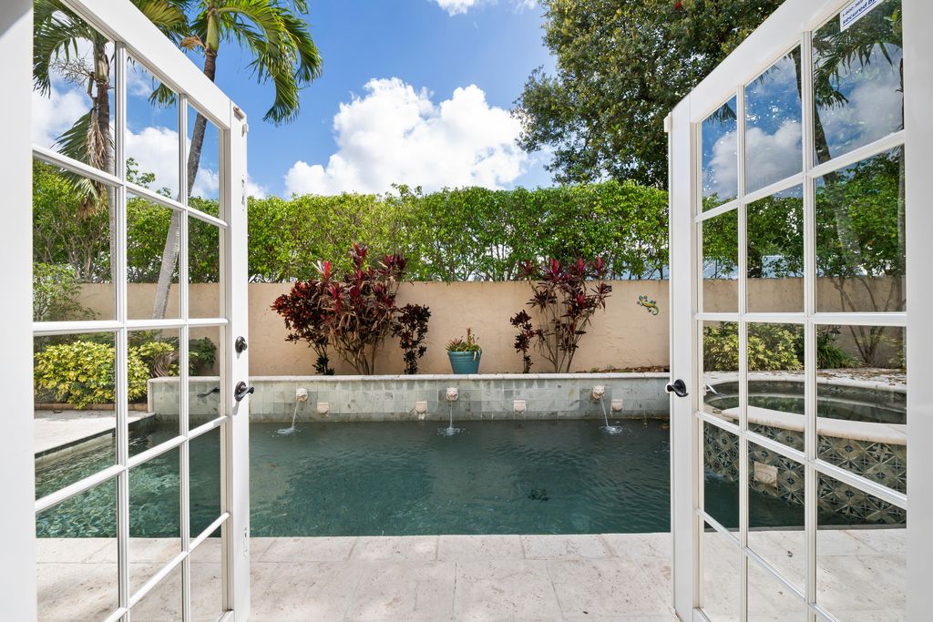 Photo of 2850 E Sable Cir, Margate, FL 33063 (MLS # B26001131)