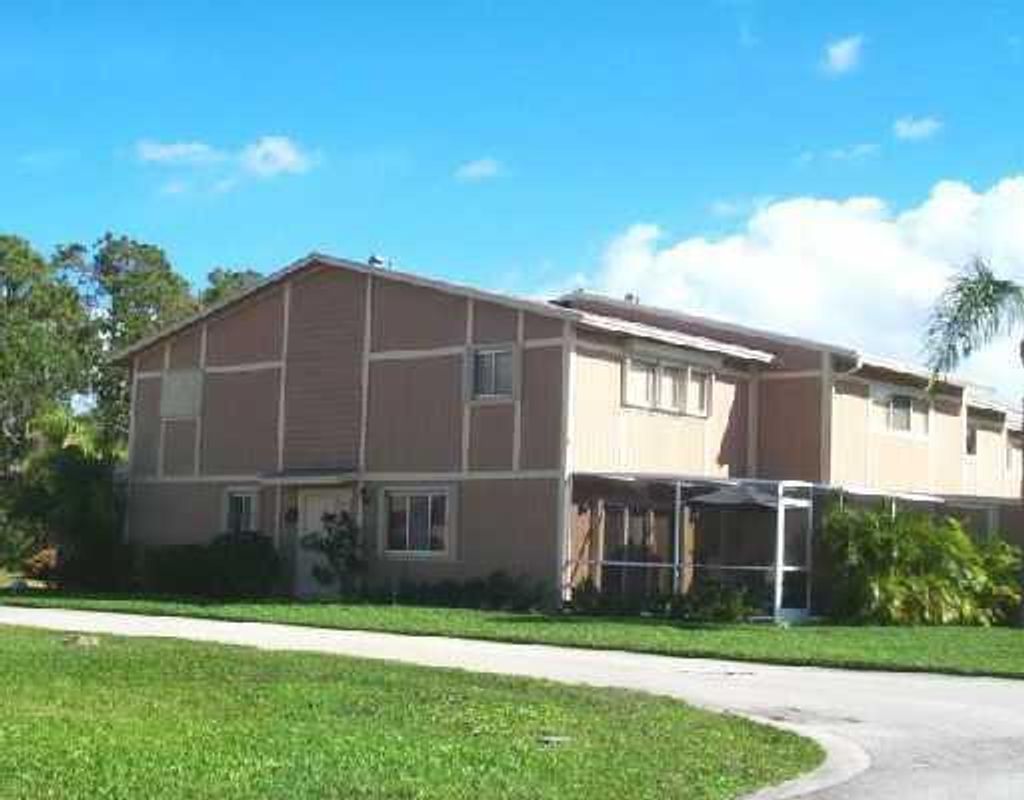 Photo of 65 Maplecrest Circle, Jupiter, FL 33458 (MLS # R11094996)