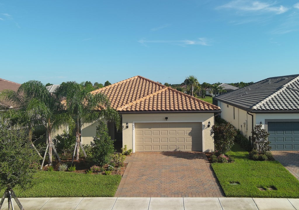 Photo of 5053 RIVER BIRCH Way, Vero Beach, FL 32967 (MLS # B26080009)