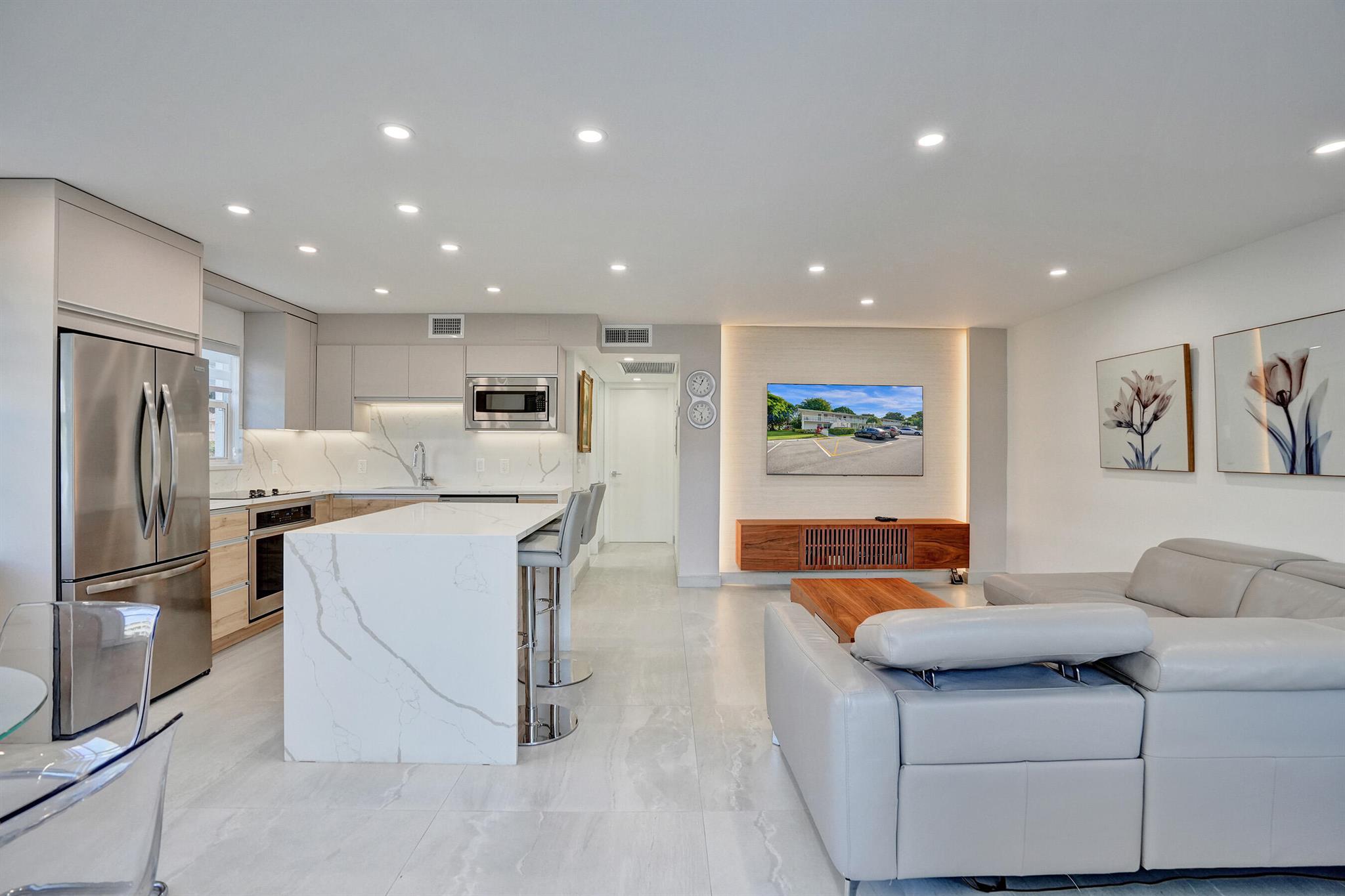 8 Richmond B 8, Deerfield Beach, FL, 33442/$245,000 1 8 Richmond B 8