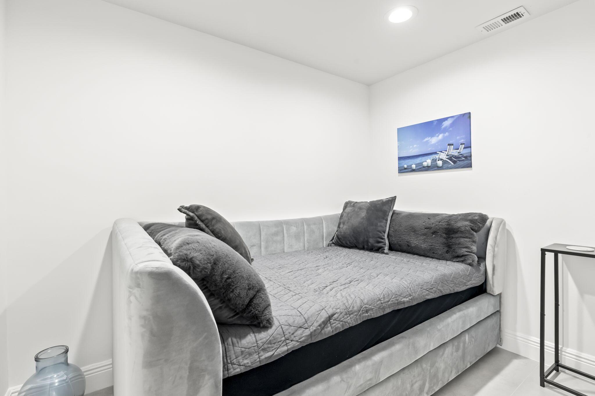 OCEANA OCEANFRONT CONDOMI - Residential Lease