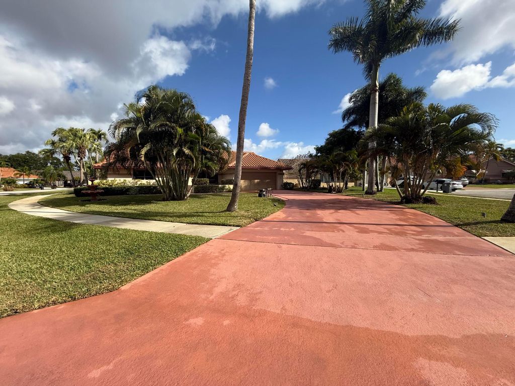 Photo of 9362 Laurel Green Drive, Boynton Beach, FL 33437 (MLS # R11168575)