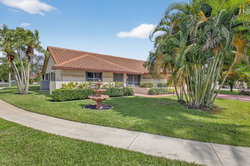 Photo of 9362 Laurel Green Drive, Boynton Beach, FL 33437 (MLS # R11168575)