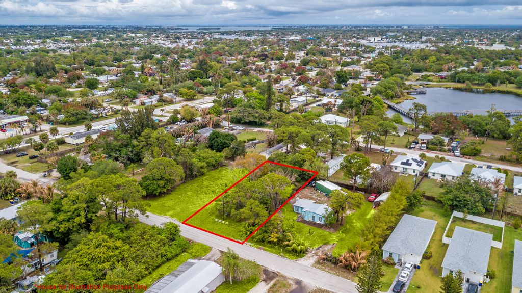 Photo of 5167 SE Isabelita Avenue SE, Stuart, FL 34997 (MLS # B26012535)