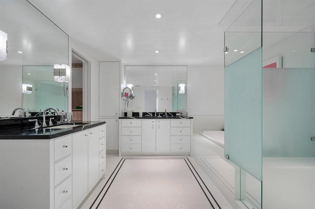 2100 Sloan's Curve - Residential