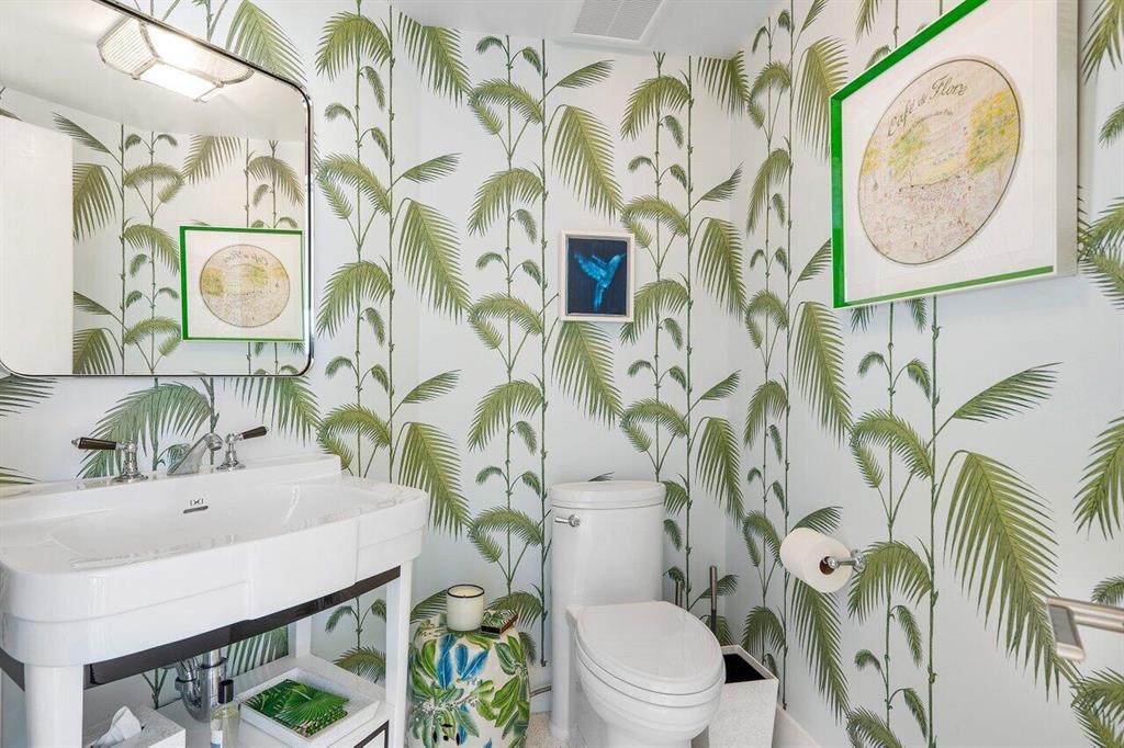 2100 Sloan's Curve - Residential