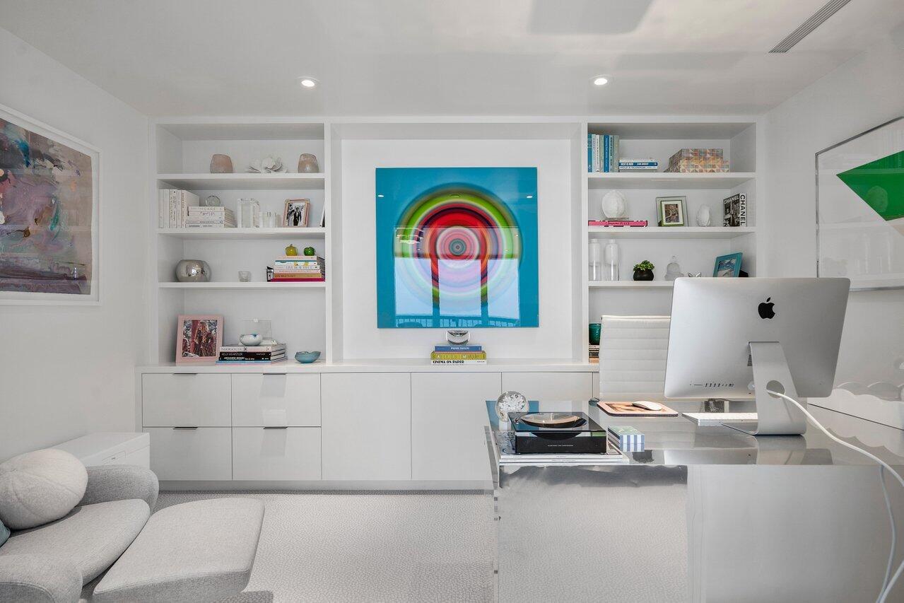 2100 Sloan's Curve - Residential