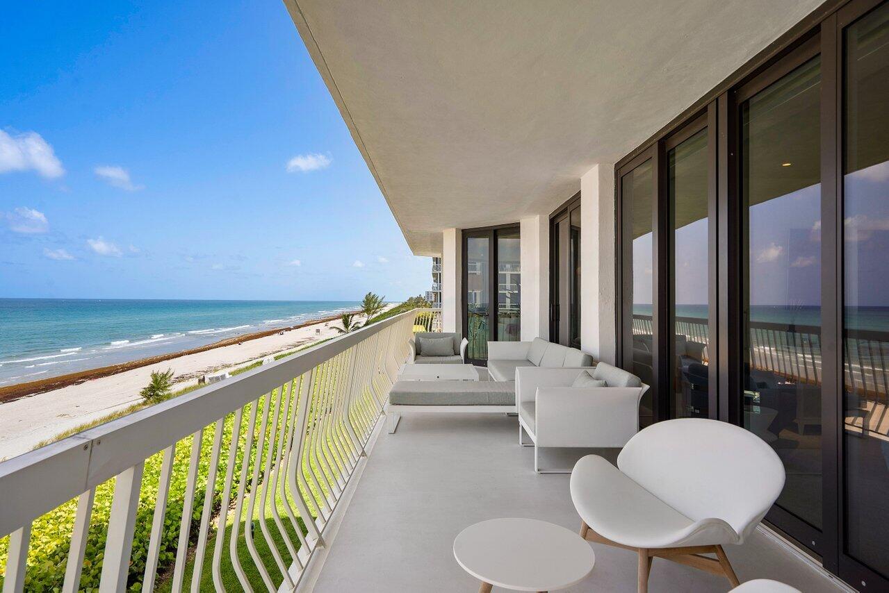 2100 Sloan's Curve - Residential