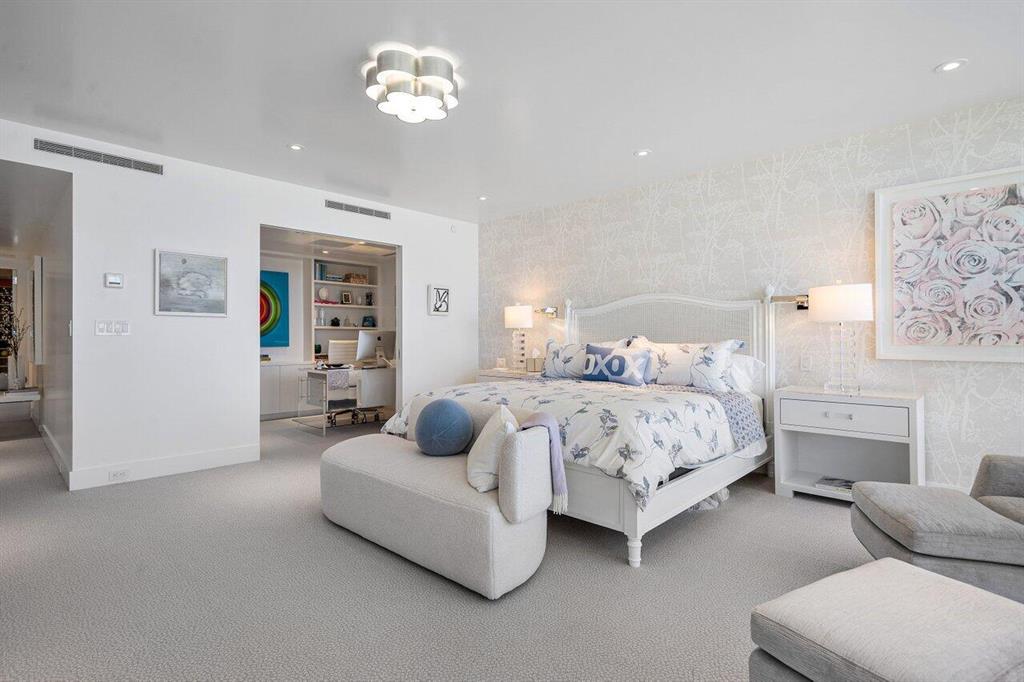 2100 Sloan's Curve - Residential