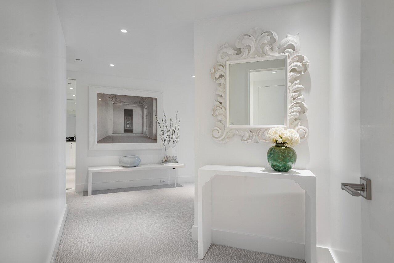 2100 Sloan's Curve - Residential