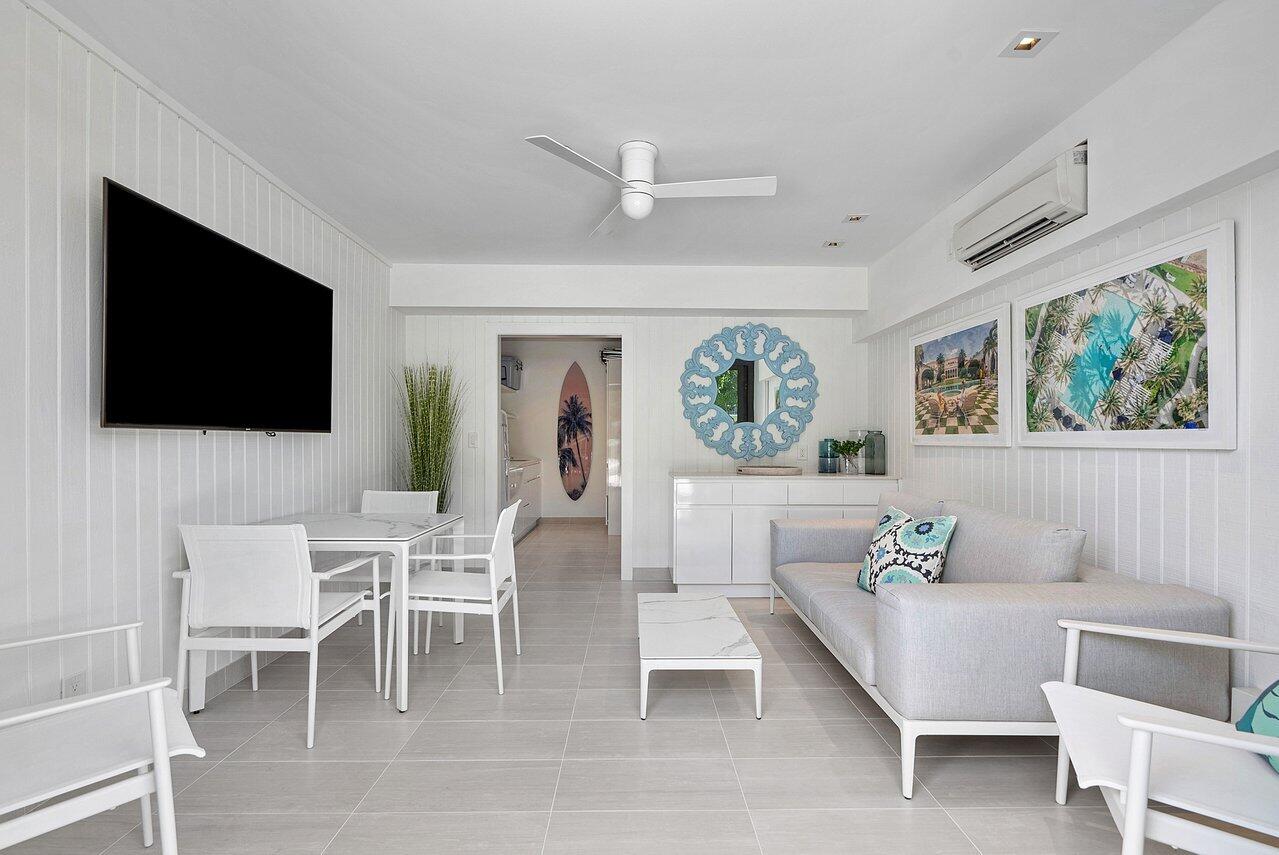 2100 Sloan's Curve - Residential