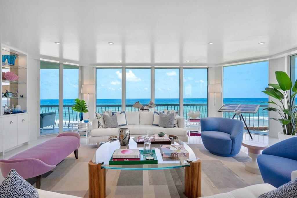 2100 Sloan's Curve - Residential