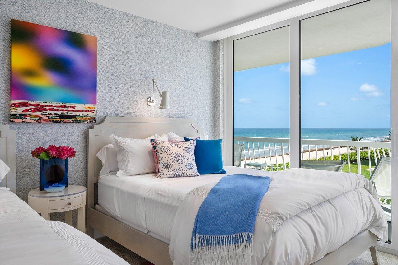 2100 Sloan's Curve - Residential