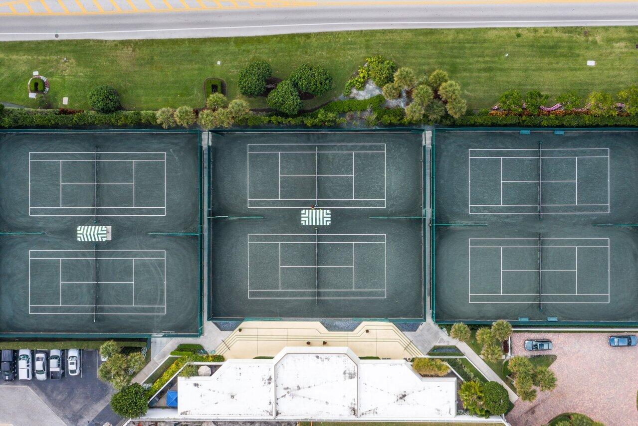 2100 Sloan's Curve - Residential