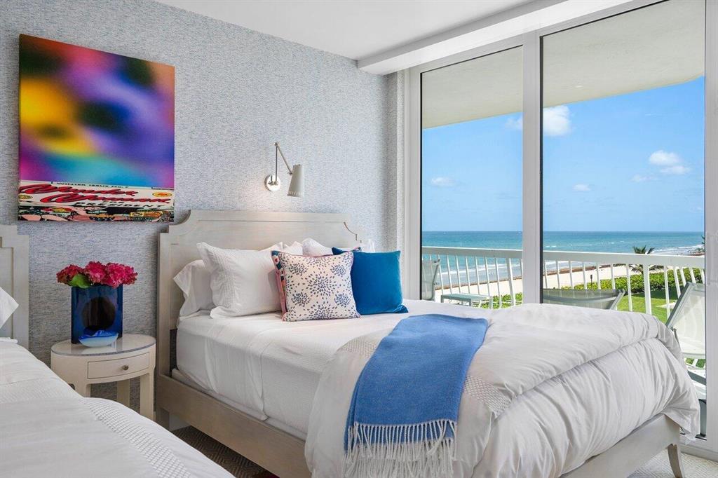 2100 Sloan's Curve - Residential