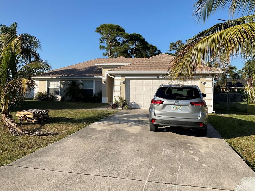Beautifully remodeled with new tile, new kitchen cabinets, granite countertops, new roof, fresh paint Central location between Gatlin and ST. Lucie West Blvd. Area of new homes.