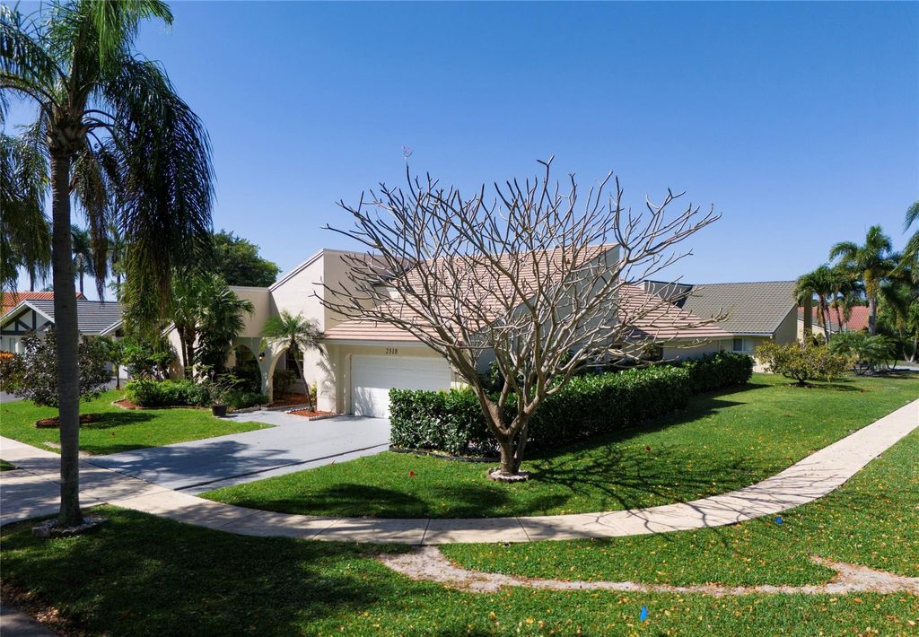 Photo of 2318 SW 23rd Cranbrook Drive, Boynton Beach, FL 33436 (MLS # F10427722)