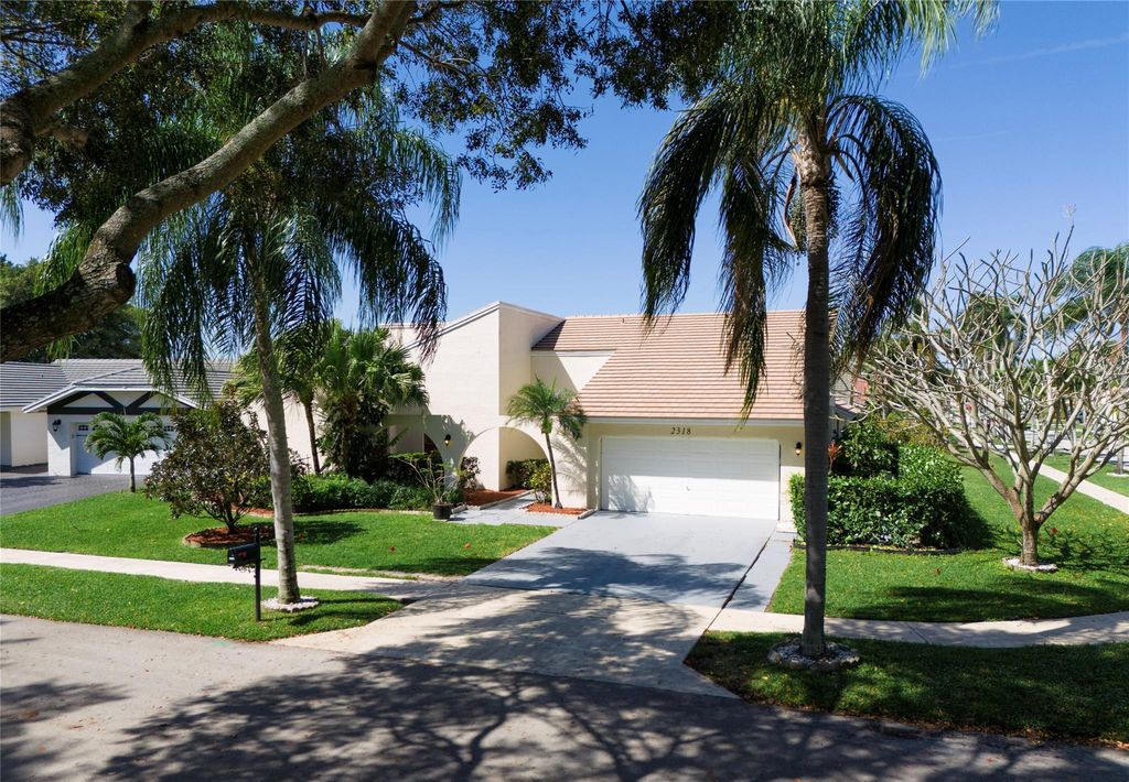 Photo of 2318 SW 23rd Cranbrook Drive, Boynton Beach, FL 33436 (MLS # F10427722)