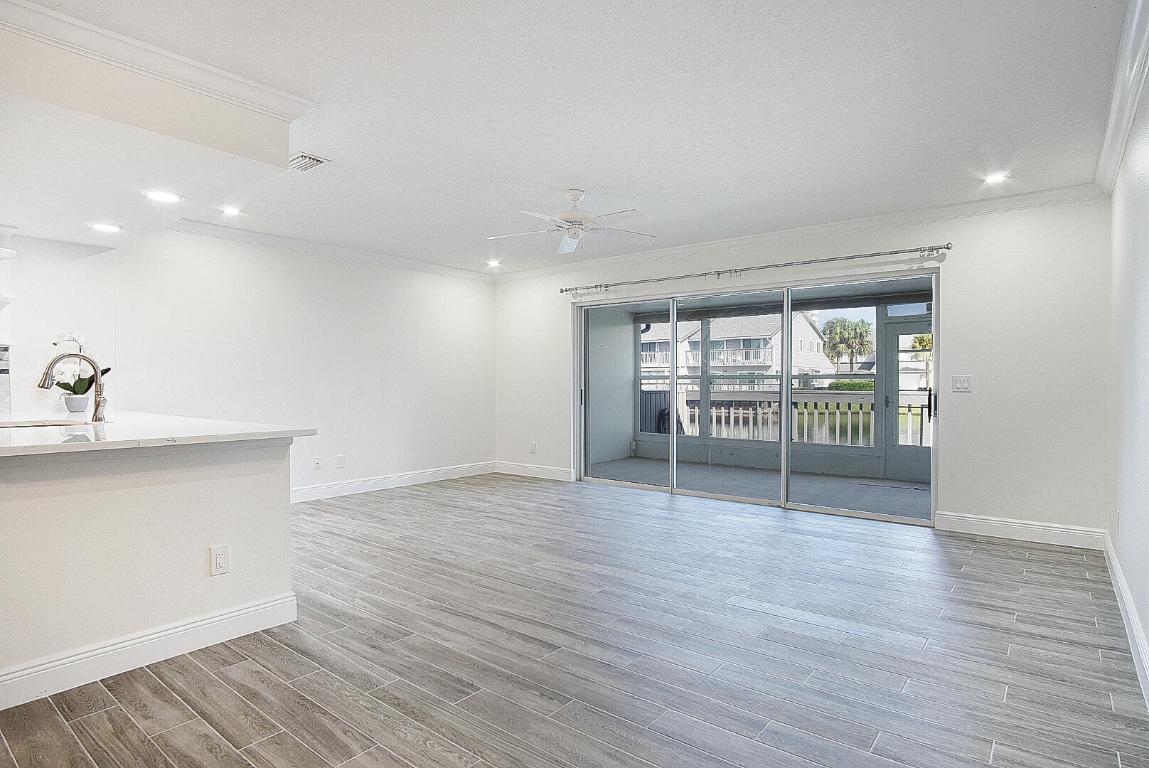 BREAKERS LANDING - Residential