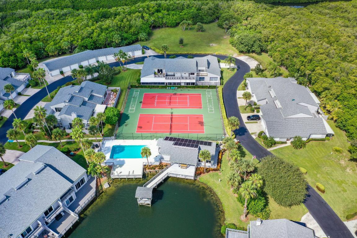 BREAKERS LANDING - Residential