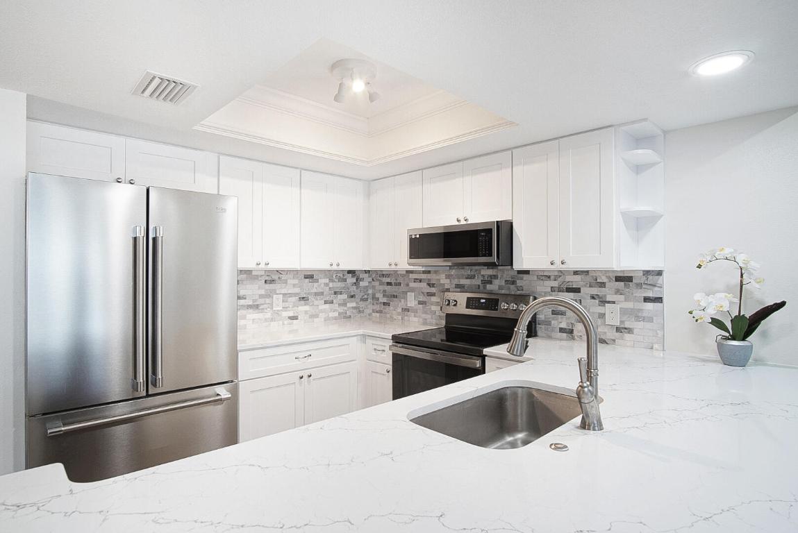 BREAKERS LANDING - Residential