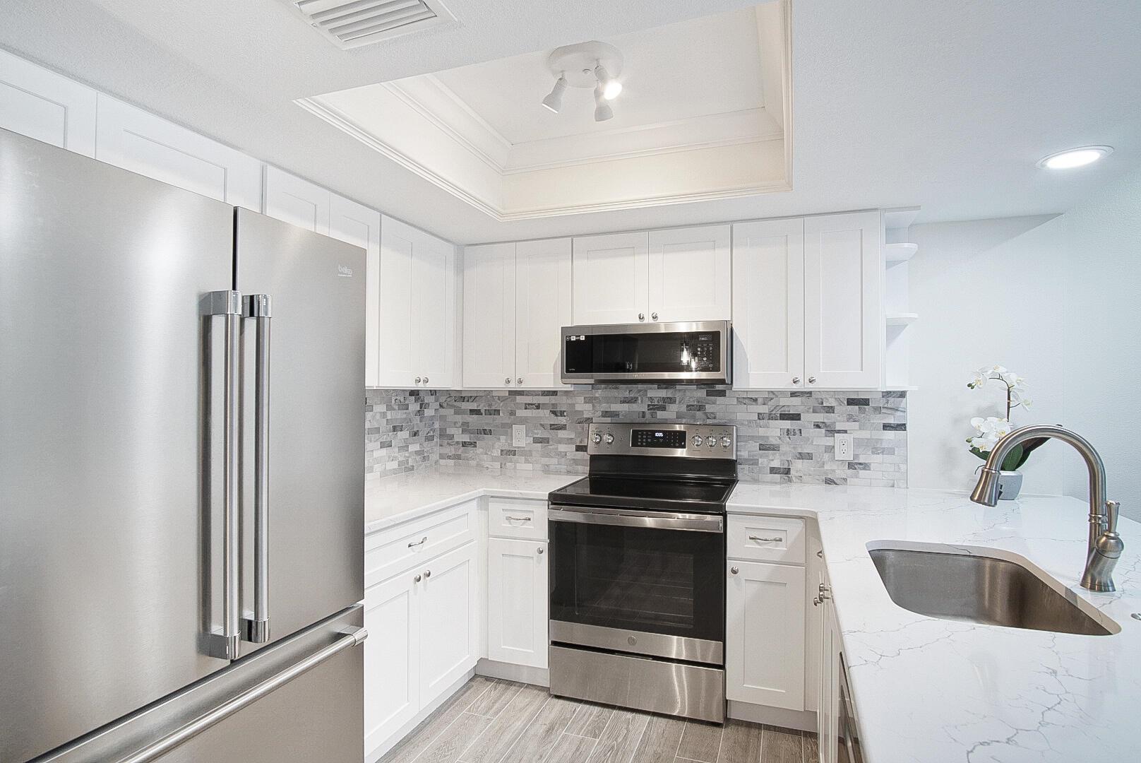 BREAKERS LANDING - Residential