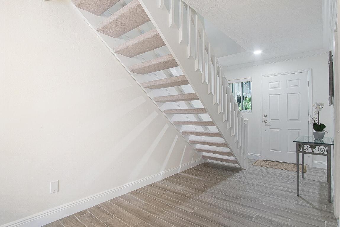 BREAKERS LANDING - Residential