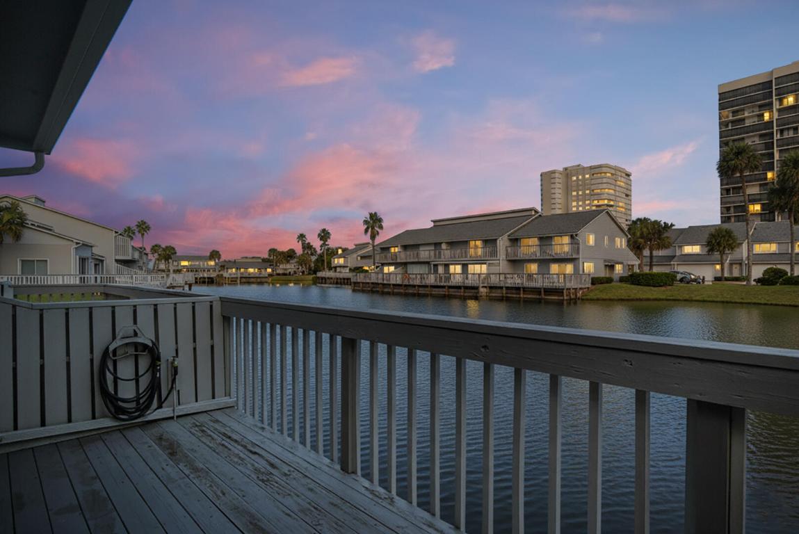 BREAKERS LANDING - Residential