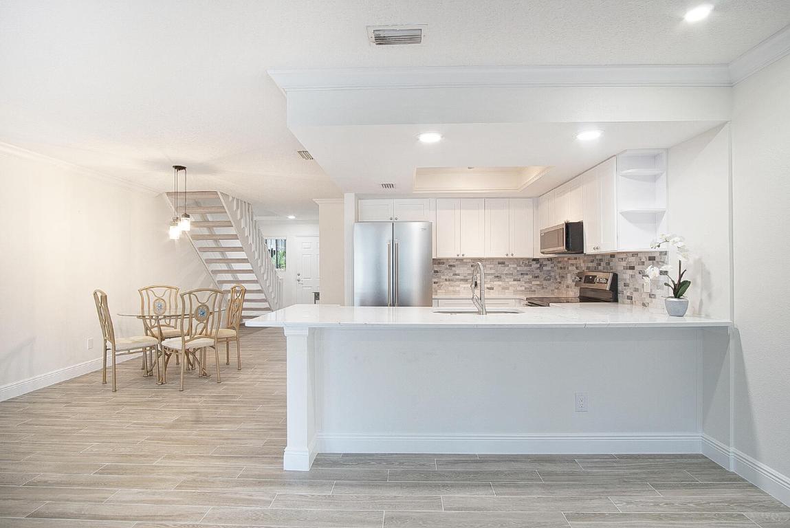 BREAKERS LANDING - Residential