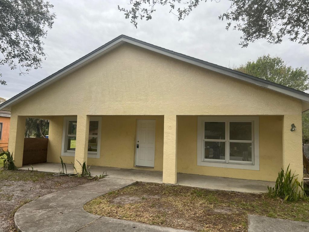Photo of 429 N 18th Street, Fort Pierce, FL 34950 (MLS # R11052883)