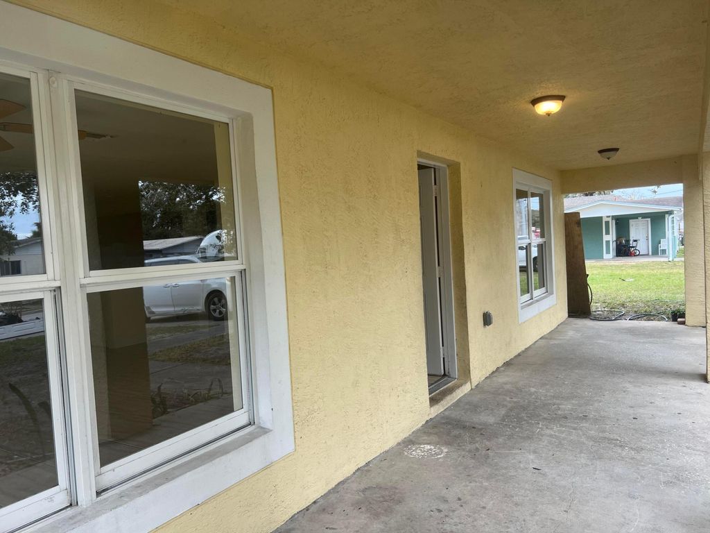 Photo of 429 N 18th Street, Fort Pierce, FL 34950 (MLS # R11052883)