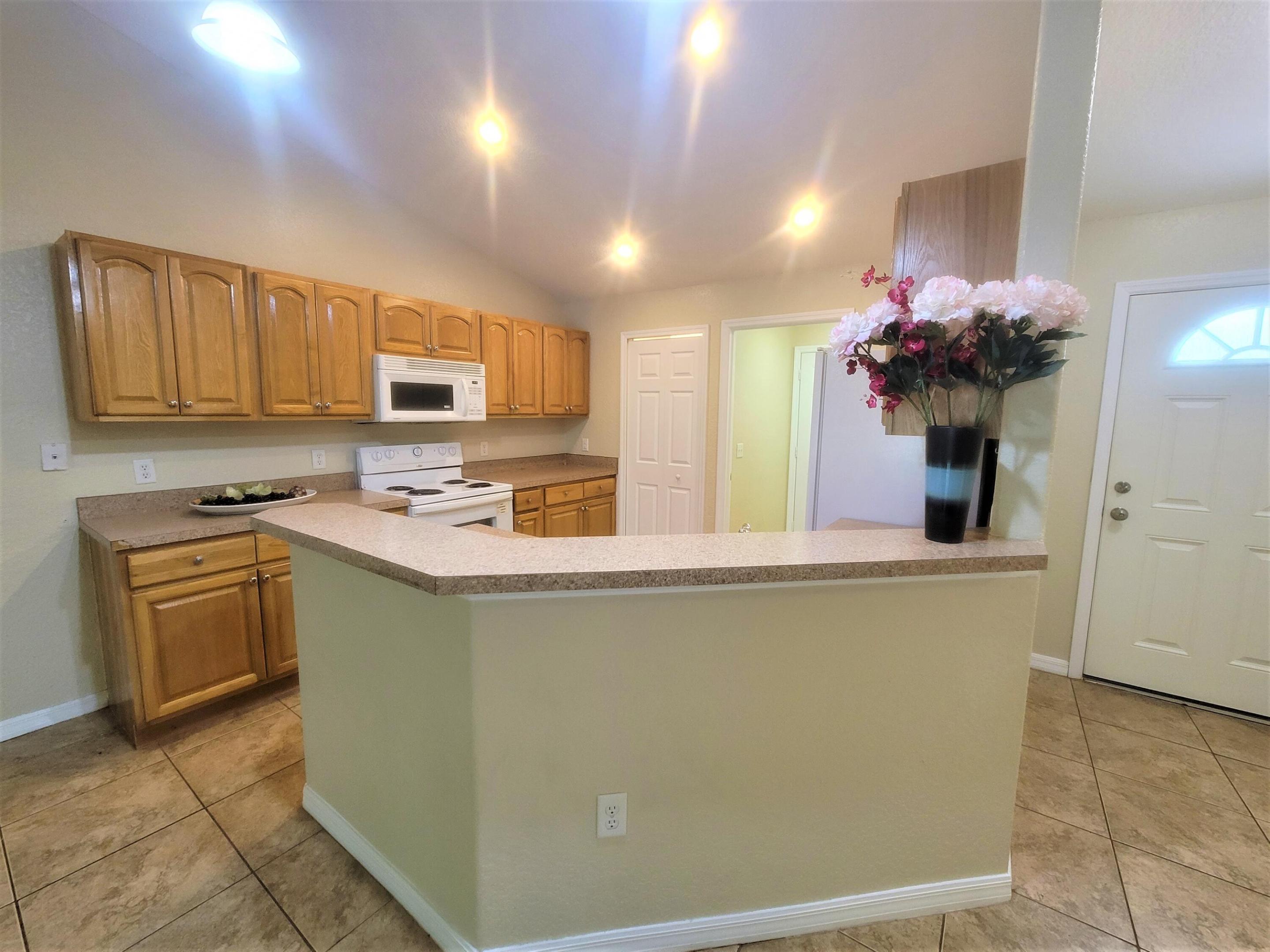 ROSELAND GARDENS - Residential Lease