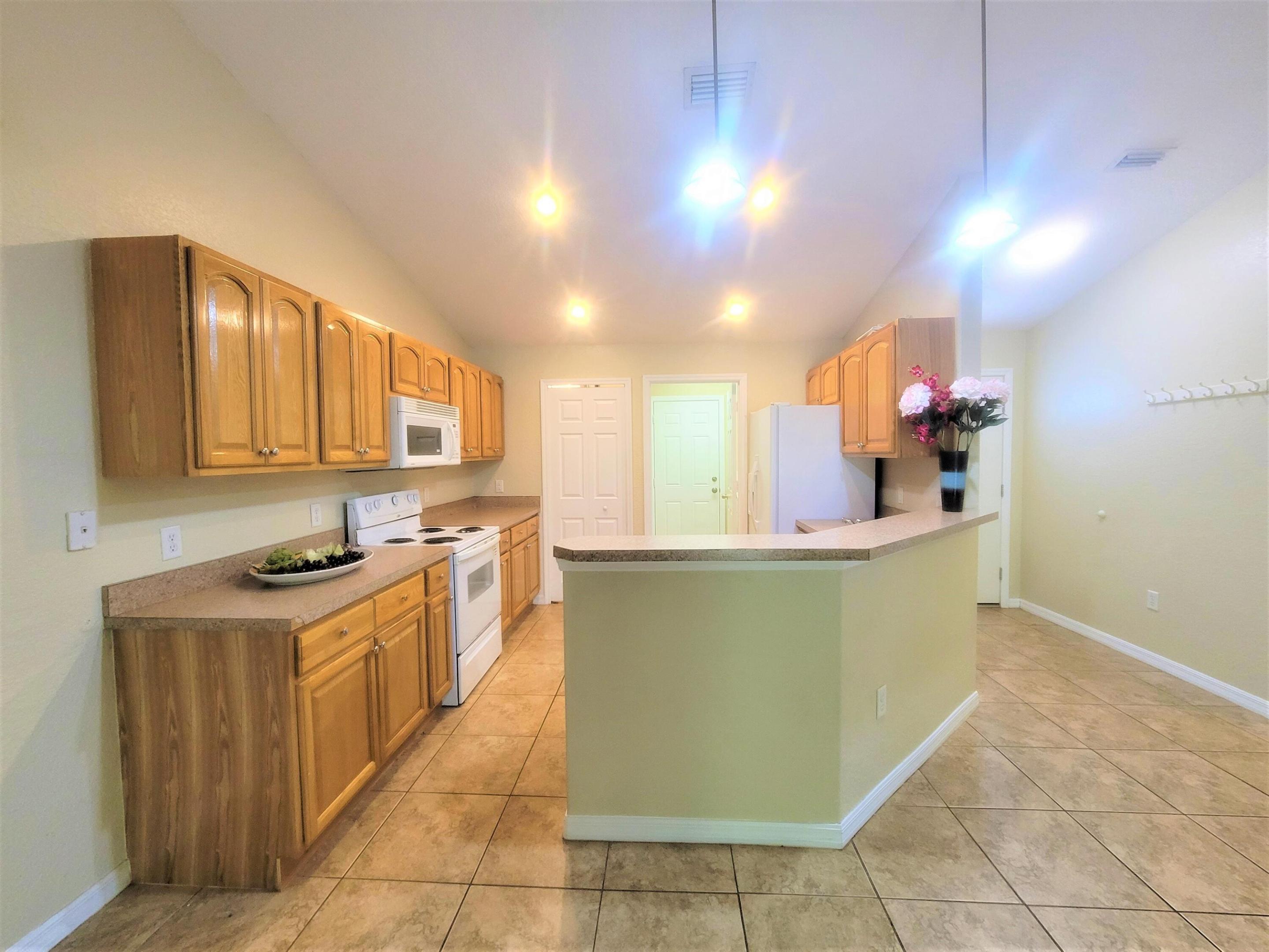 ROSELAND GARDENS - Residential Lease