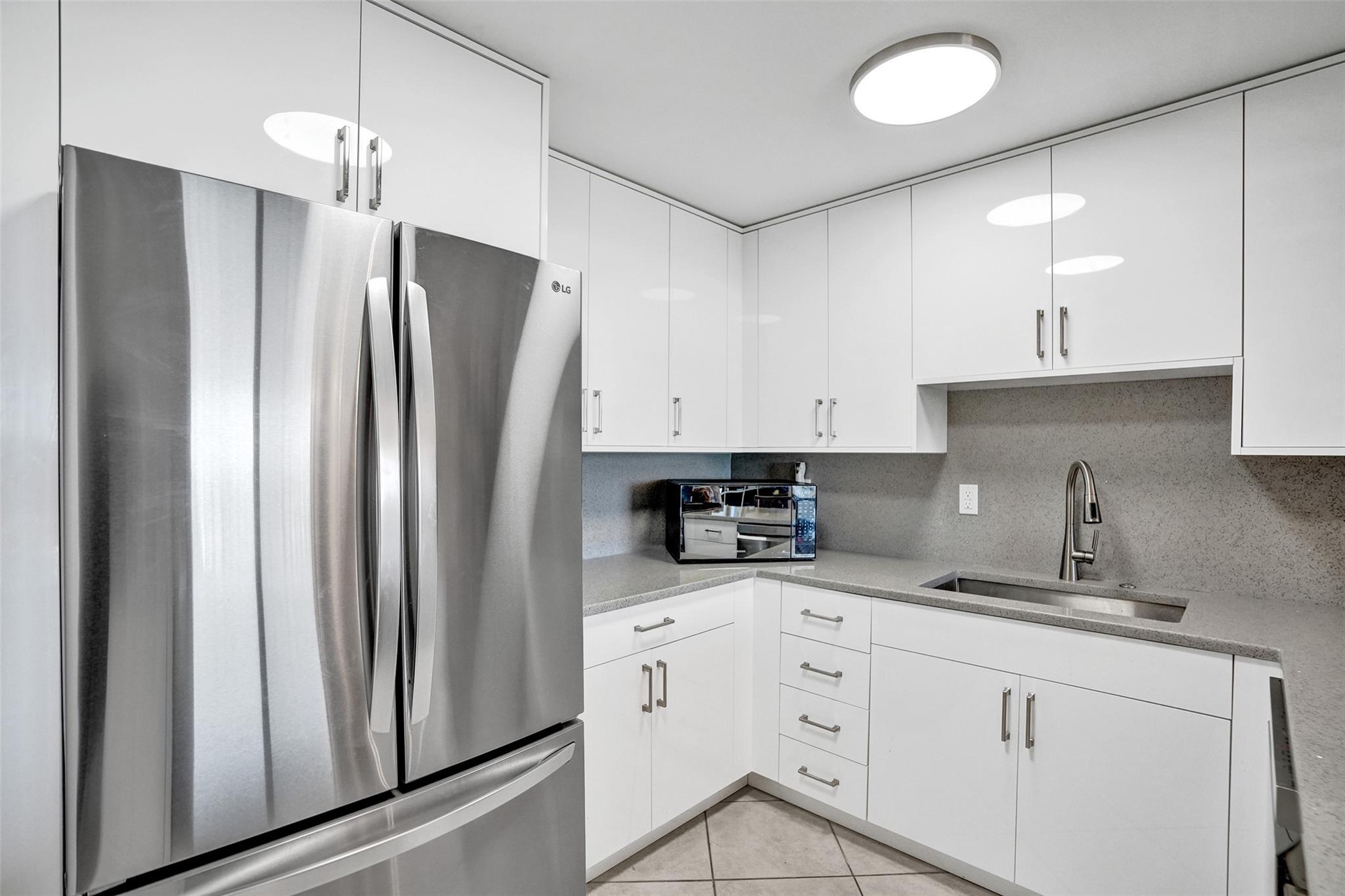 1800 N Andrews Ave 12B, Fort Lauderdale, FL, 33311/$288,400 4 1800 N Andrews Ave 12B