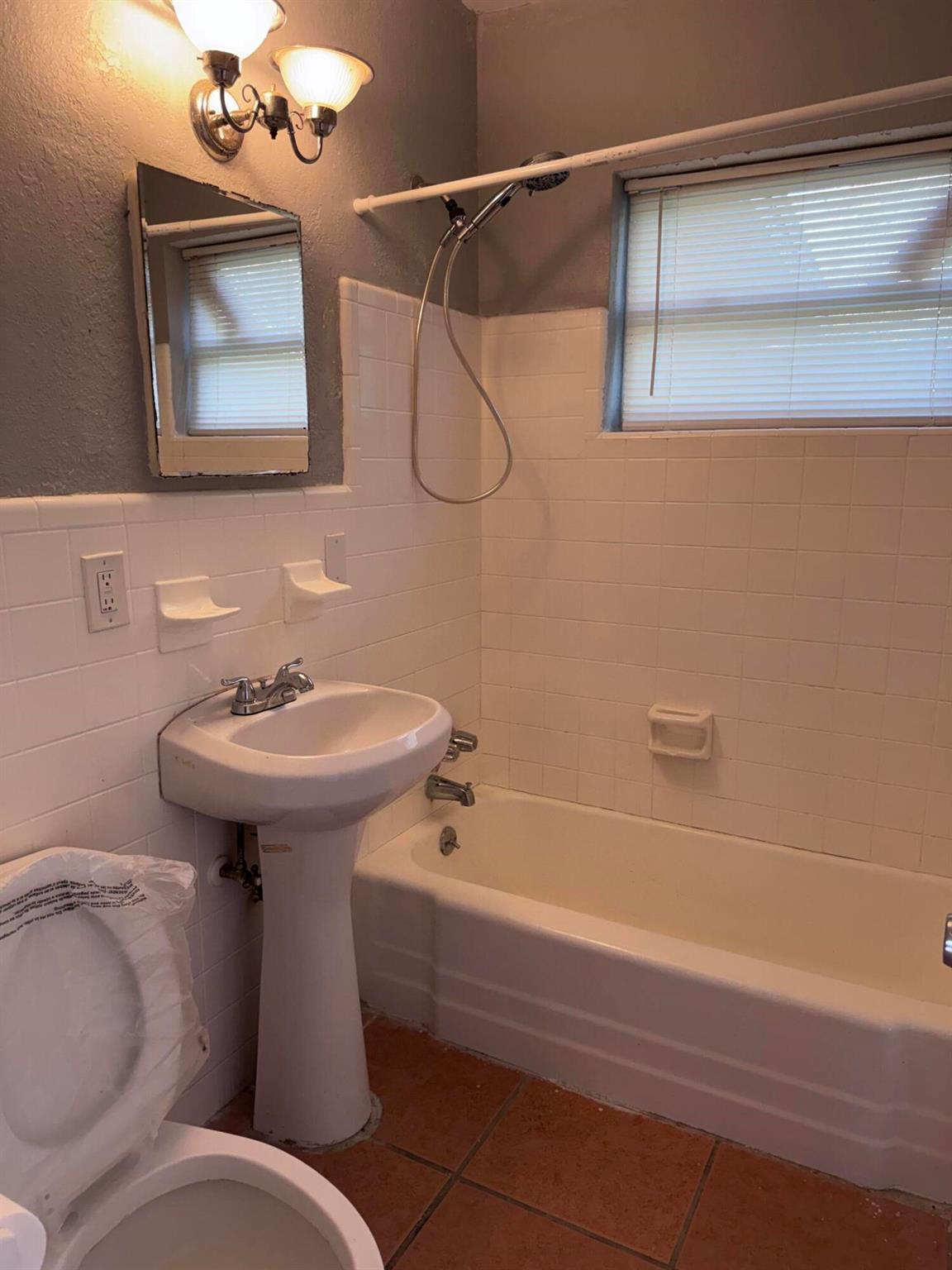 RIVER PARK UNIT 5 - Residential Lease