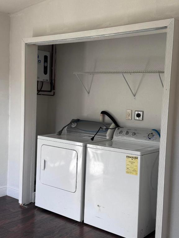 RIVER PARK UNIT 5 - Residential Lease