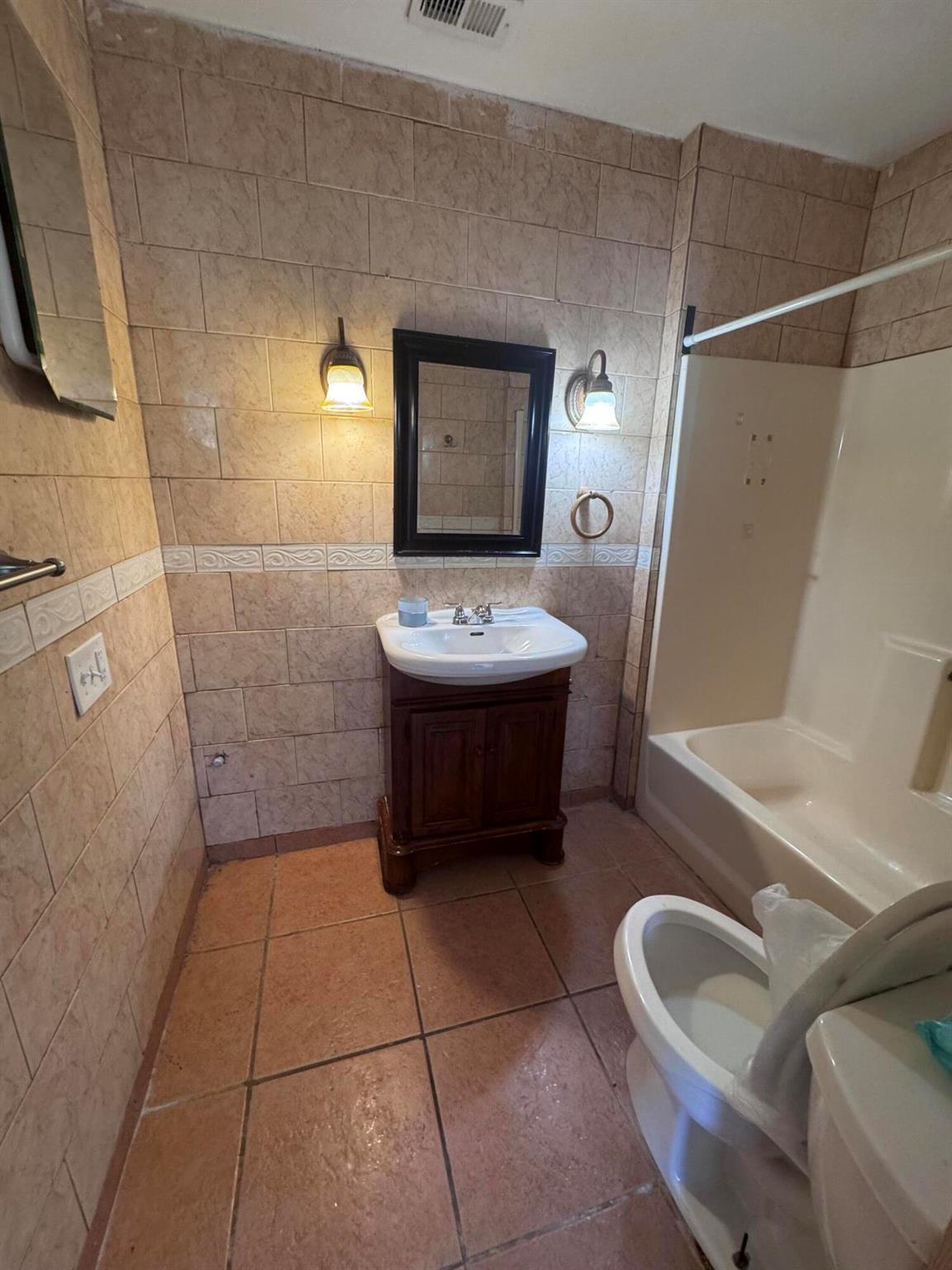 RIVER PARK UNIT 5 - Residential Lease