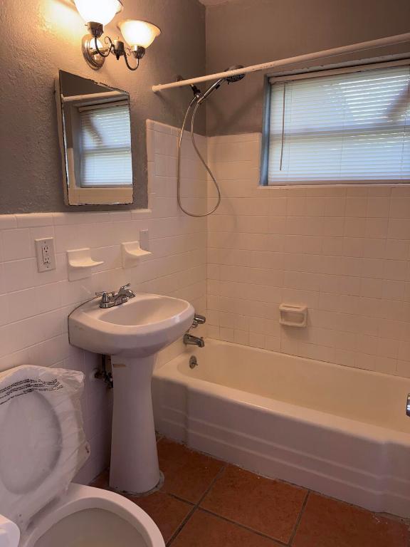 RIVER PARK UNIT 5 - Residential Lease