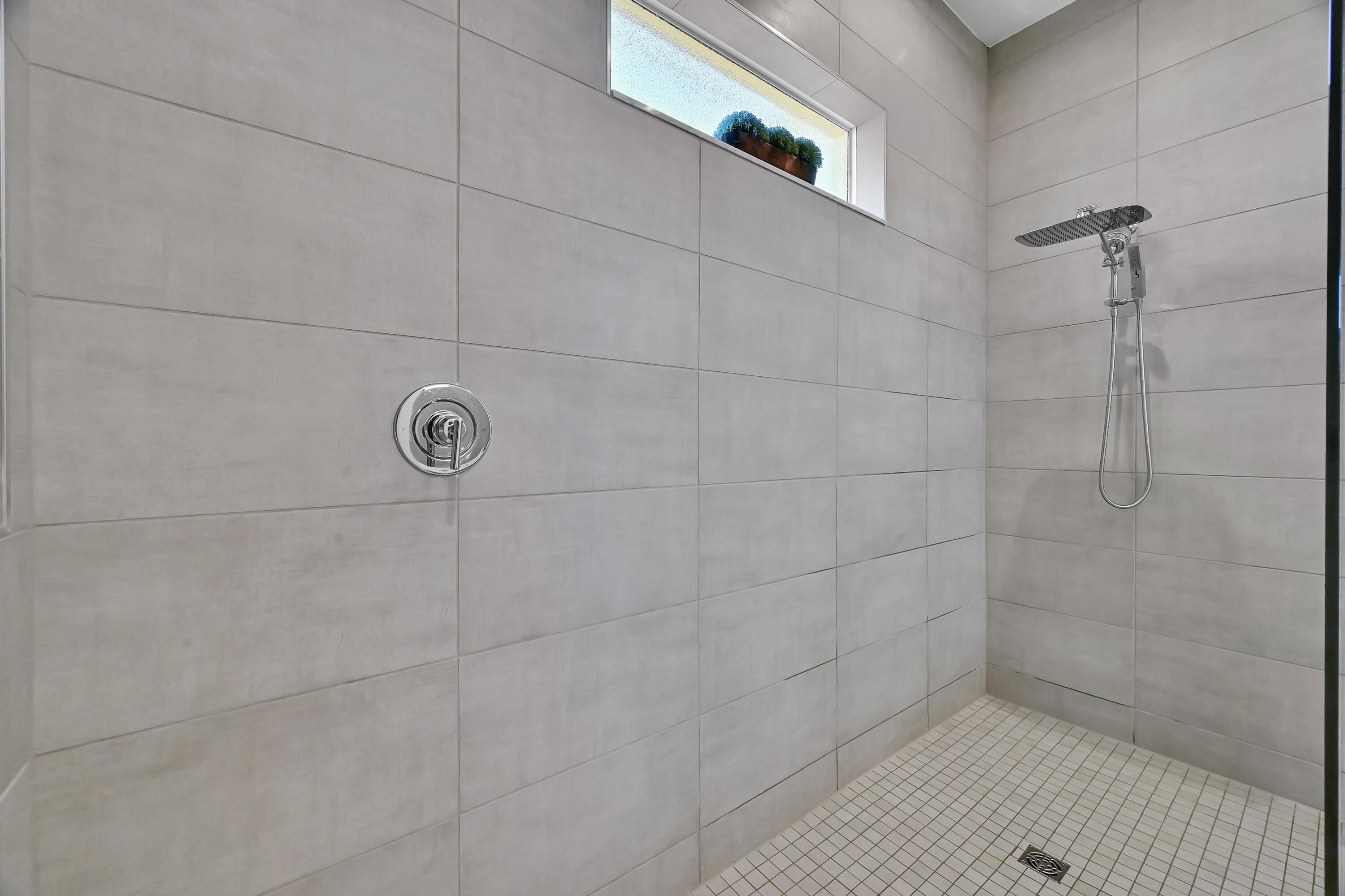 SEVILLE PHASE 1 - Residential Lease