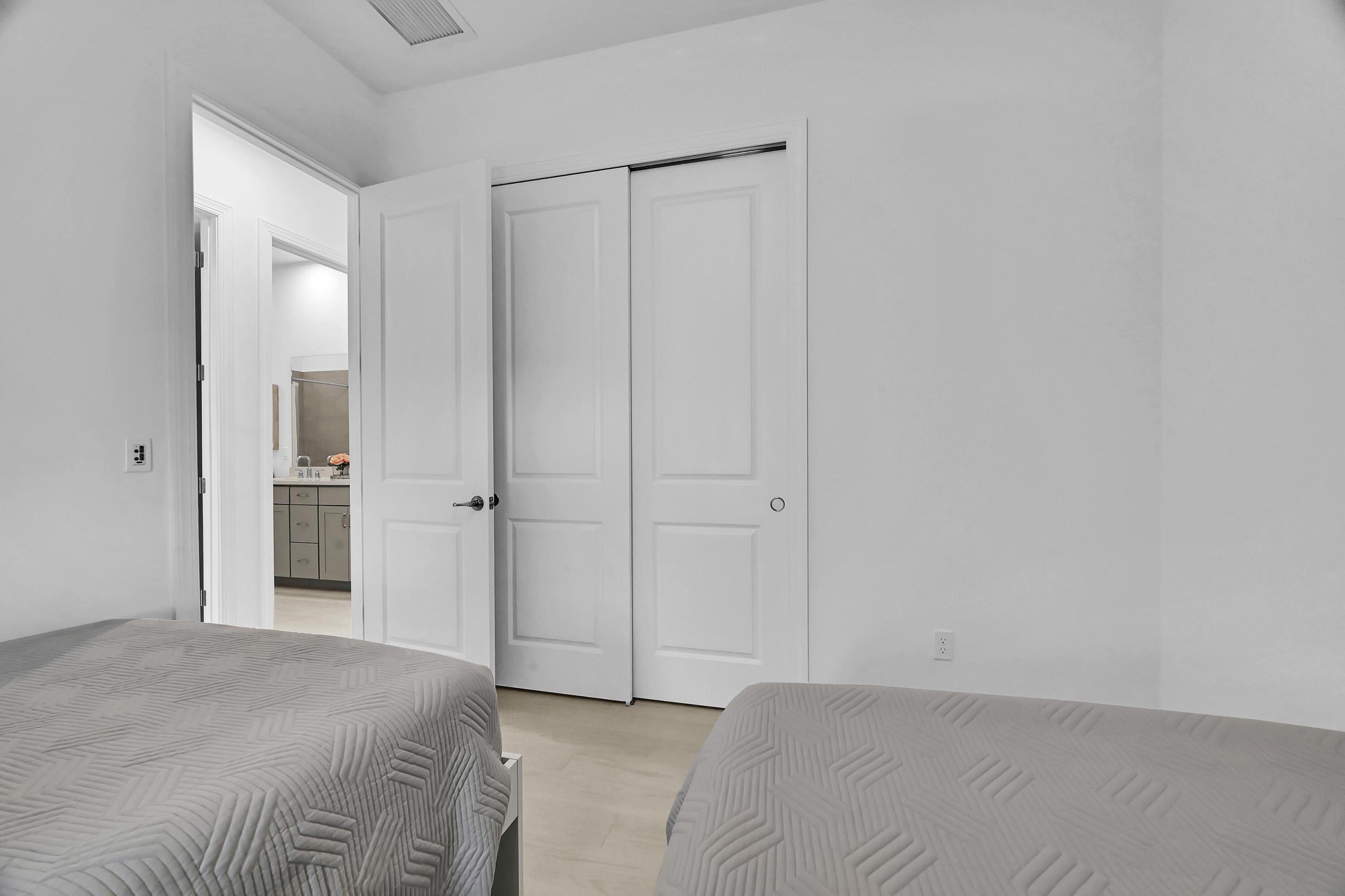 SEVILLE PHASE 1 - Residential Lease