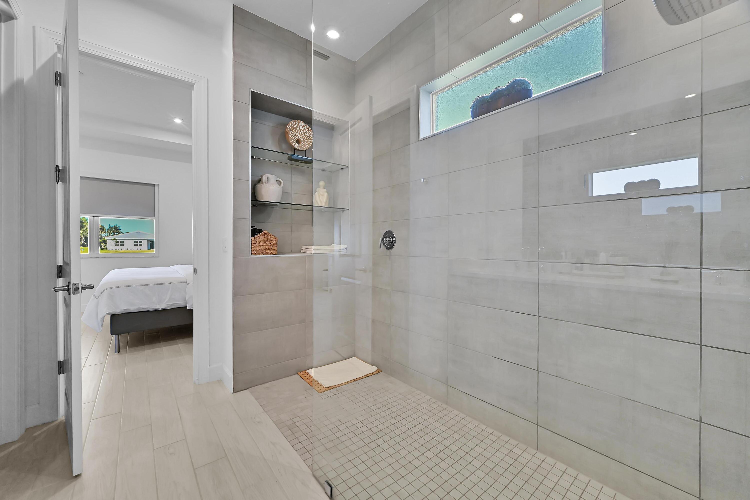 SEVILLE PHASE 1 - Residential Lease