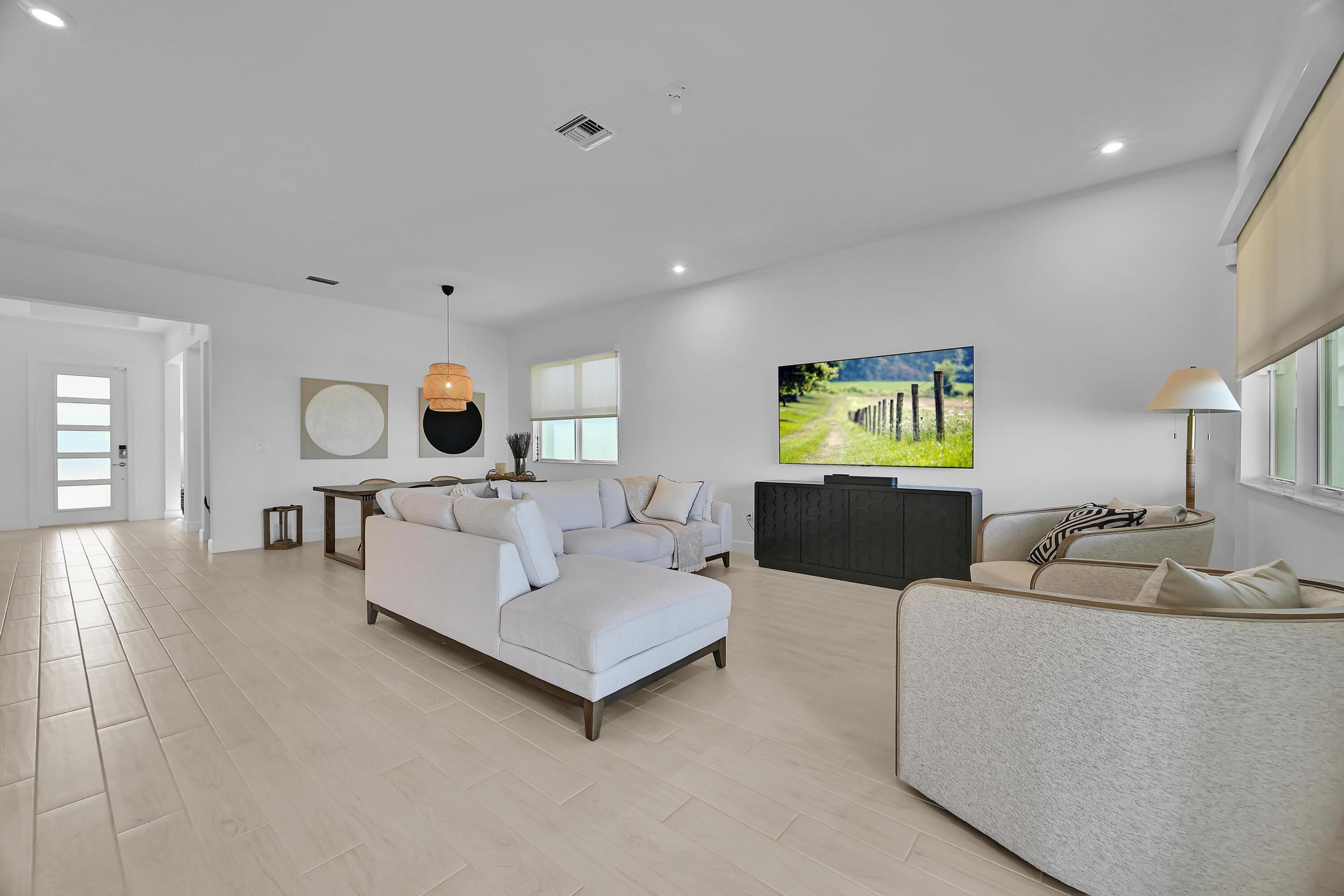 SEVILLE PHASE 1 - Residential Lease