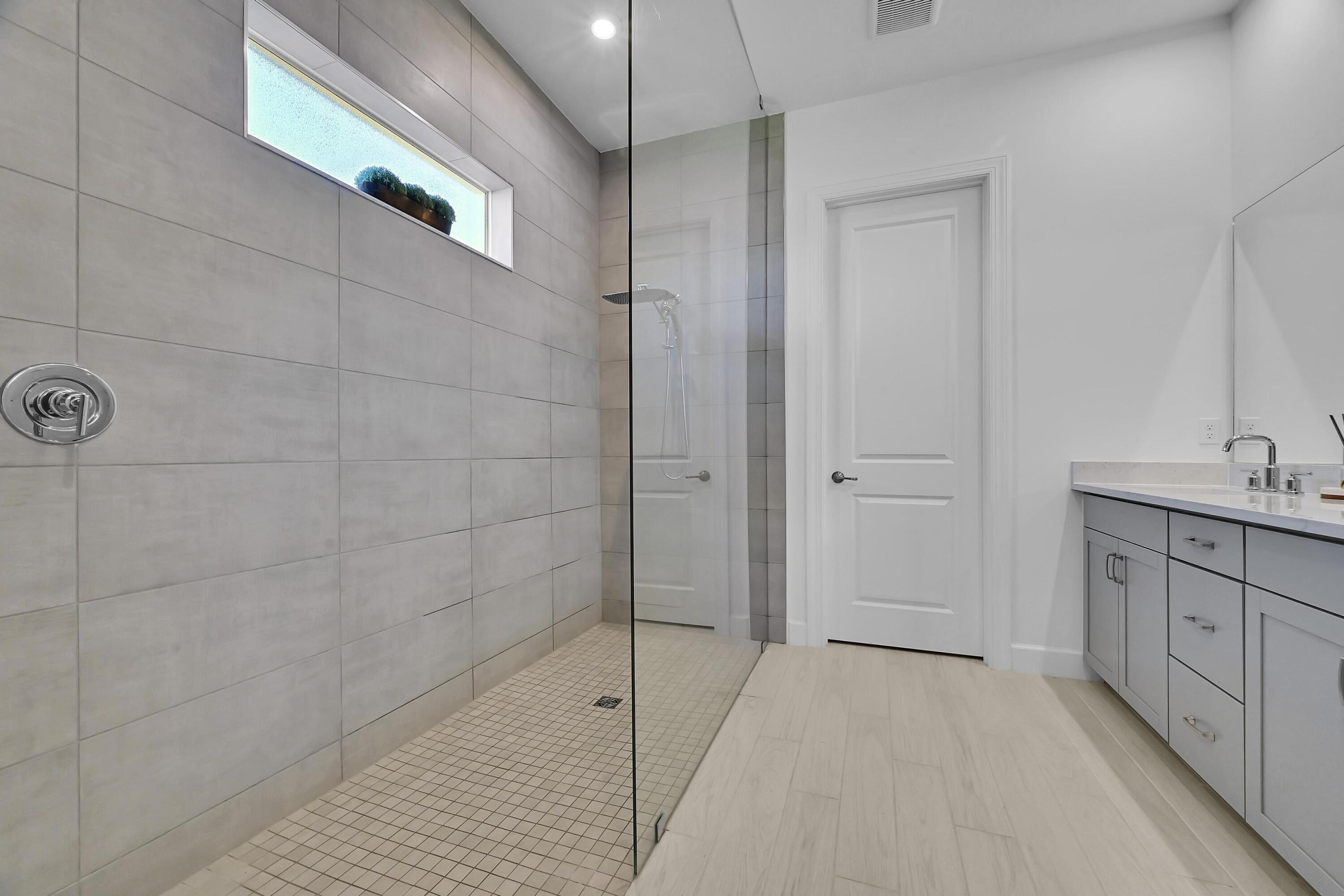 SEVILLE PHASE 1 - Residential Lease