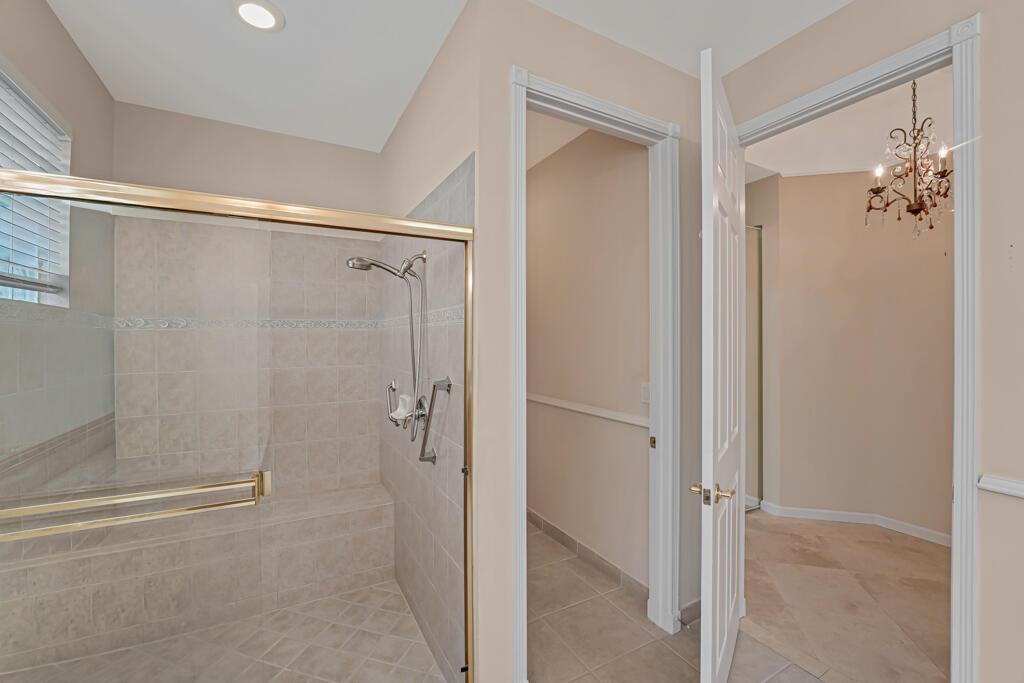 VALENCIA SHORES - Residential