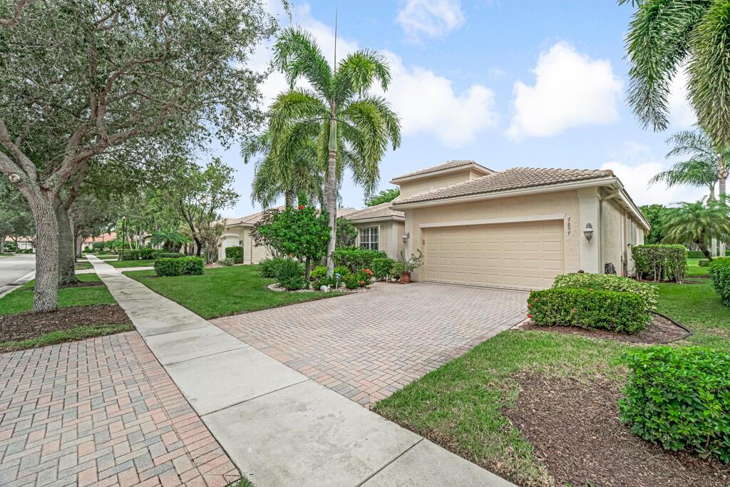 VALENCIA SHORES - Residential